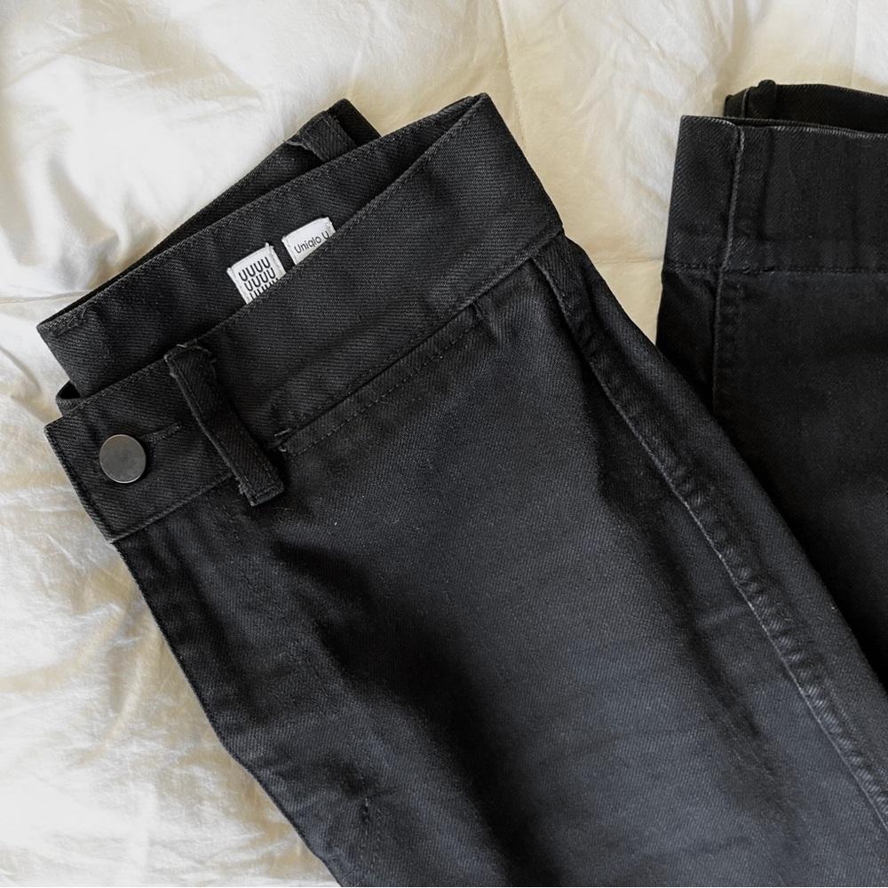 Uniqlo High Rise Wide Leg Mom Jeans in Black
